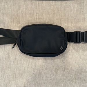 Lululemon original belt bag